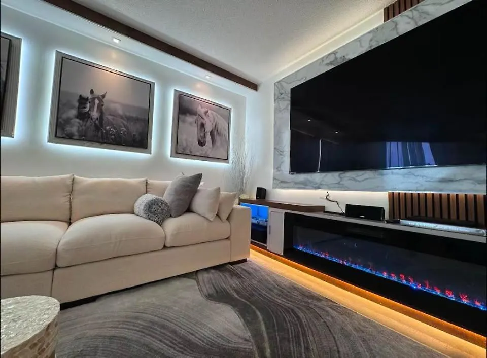 New Chic & Cozy 1Bd Apartment Near East River, Minutes From Central Park New York